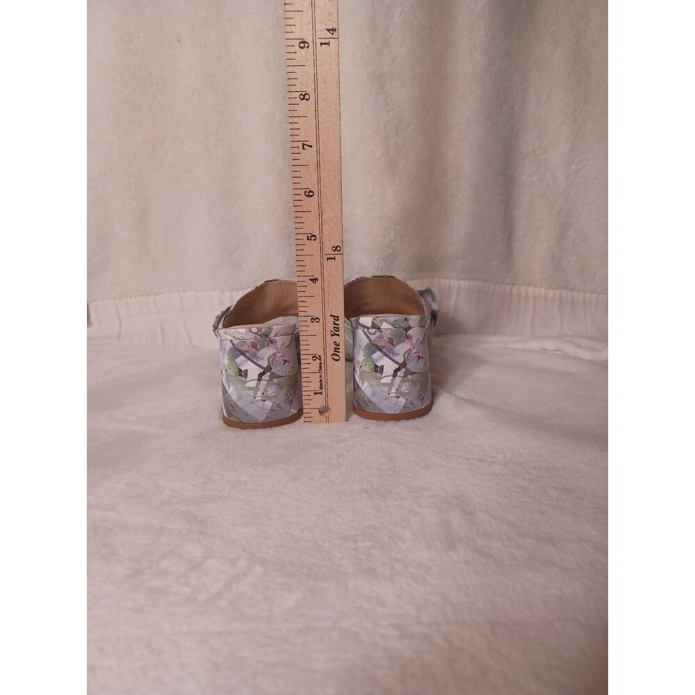 VINCE CAMUTO Sandals - Picture 6 of 7